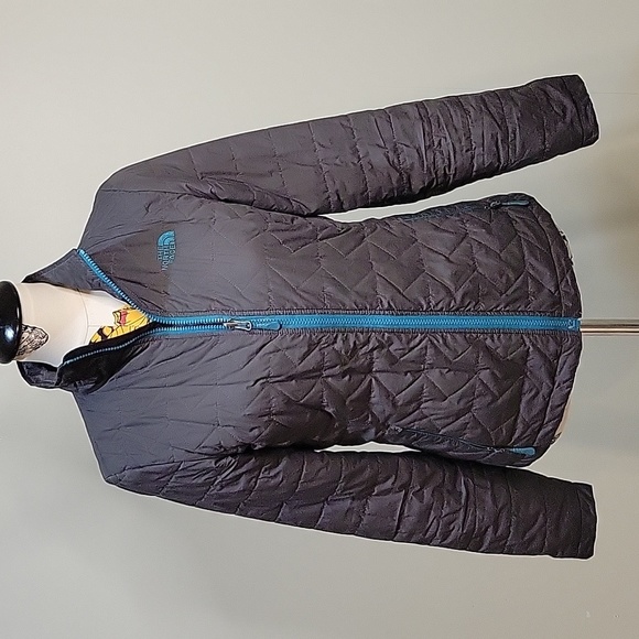 The North Face Jackets & Blazers - THE NORTH FACE quilted gray and blue jacket.  Lightweight.  Size Small